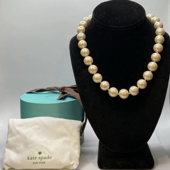 kate spade Jewelry - Kate Spade Designer All Wrapped Up Faux Pearl Necklace w/Box EUC